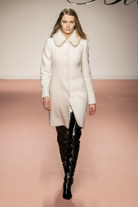 blumarine-rf19-0012.thumb.jpg.dc277cbe9fc0204a70d91500570c5dc4.jpg