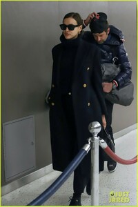 bradley-cooper-irina-shayk-airport-photos-19.jpg