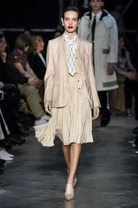burberry-rf19-0795.thumb.jpg.773c9175671135dc02011db511f346c6.jpg