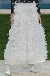 chanel-hc-clp-rs19-9303.thumb.jpg.f35eb795db9732483367f4b5114db727.jpg