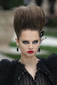chanel-hc-clp-rs19-9358.thumb.jpg.31df74f33daf6d5d022c7ed5347648fa.jpg