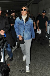 charlotte-casiraghi-at-nice-airport-05-09-2018-1.thumb.jpg.07fe1abb0141e83c00357a8274676d49.jpg