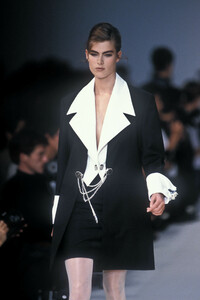 chloe-ss-1991-2.thumb.jpg.ceca9fb9e8934ce32f8ffc7412f7a16a.jpg