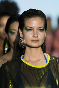 chromat-clp-rf19-0798.thumb.jpg.070b842c8a5f0ddd5d37ac3651f48a95.jpg