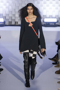 courreges-rf19-0807.thumb.jpg.75213eb96e01c4e00cea48df4ee693a3.jpg