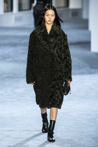 defile-31-phillip-lim-automne-hiver-2019-2020-new-york-look-35.thumb.jpg.95114353f9999c012fe53004dac64366.jpg