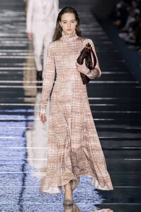 defile-boss-automne-hiver-2019-2020-new-york-look-18.thumb.jpg.4752688f1f35644dec729eb189a39a13.jpg