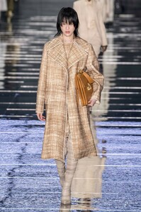 defile-boss-automne-hiver-2019-2020-new-york-look-20.thumb.jpg.962c2120ef7d74ad38773c9c482918ee.jpg