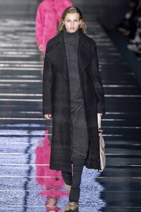 defile-boss-automne-hiver-2019-2020-new-york-look-36.thumb.jpg.04d43ab65aaca23c1b987b330c2c50e3.jpg