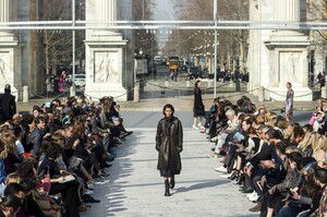 defile-bottega-veneta-automne-hiver-2019-2020-milan-look-24.thumb.jpg.38e59a254f07811cf7745ded9bfc8d05.jpg