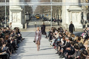 defile-bottega-veneta-automne-hiver-2019-2020-milan-look-26.thumb.jpg.265df887d8406e077fef3c5b33c3719e.jpg