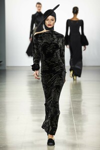 defile-chiara-boni-la-petite-robe-automne-hiver-2019-2020-new-york-look-33.thumb.jpg.88a82814f99f2905216706c4ba5135d9.jpg