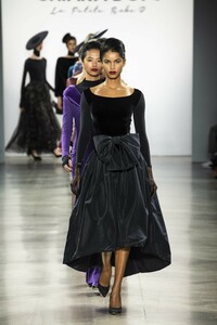 defile-chiara-boni-la-petite-robe-automne-hiver-2019-2020-new-york-look-45.thumb.jpg.ec385f84dd400a5b21834b30147fb25b.jpg