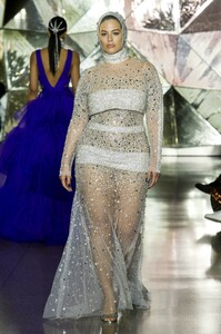 defile-christian-siriano-automne-hiver-2019-2020-new-york-look-61.thumb.jpg.d4745d56e58c1d92acd0897c5ca464c9.jpg