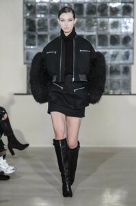 defile-david-koma-automne-hiver-2019-2020-londres-look-2.thumb.jpg.a95fecba2f3a0f7404e47cc877561558.jpg