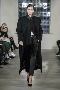 defile-david-koma-automne-hiver-2019-2020-londres-look-4.thumb.jpg.124f7f022fd7510add502bde1feeba06.jpg