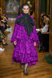 defile-erdem-automne-hiver-2019-2020-londres-look-47.thumb.jpg.bede87ecc6df0e8abed57048ffe445f8.jpg