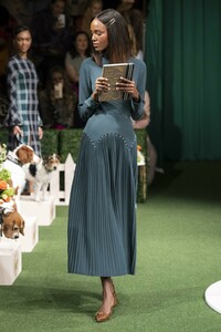 defile-lela-rose-automne-hiver-2019-2020-new-york-look-10.thumb.jpg.77c1277d9fa5587fc92996d7b6ff005b.jpg