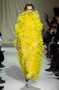 defile-mary-katrantzou-automne-hiver-2019-2020-londres-look-1.thumb.jpg.4a3207e22a0169e7c31f8d5234be74ef.jpg