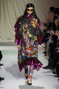 defile-mary-katrantzou-automne-hiver-2019-2020-londres-look-10.thumb.jpg.9809537790c62525125bf6842ef5d145.jpg