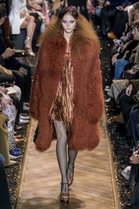 defile-michael-kors-automne-hiver-2019-2020-new-york-look-22.thumb.jpg.d16e27cc57f4c8a807b5e132700f566e.jpg