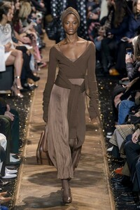 defile-michael-kors-automne-hiver-2019-2020-new-york-look-27.thumb.jpg.41ef4a9b30fc9a68addd5f071988910a.jpg