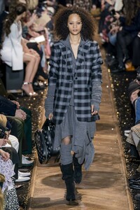 defile-michael-kors-automne-hiver-2019-2020-new-york-look-3.thumb.jpg.165e40c09dbe0483ab36bde420bfd6e7.jpg