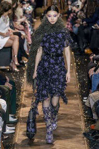 defile-michael-kors-automne-hiver-2019-2020-new-york-look-30.thumb.jpg.c3b37bd0a2dfcf145b5823ce2e7138e2.jpg