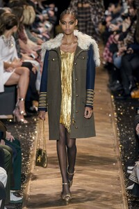 defile-michael-kors-automne-hiver-2019-2020-new-york-look-39.thumb.jpg.015fc528d34ae084f1b4d4c5aa9cfc4f.jpg