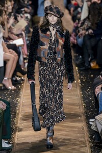 defile-michael-kors-automne-hiver-2019-2020-new-york-look-4.thumb.jpg.0489c3d159538bee7583d4e5e1cebac2.jpg