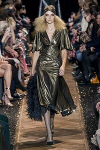 defile-michael-kors-automne-hiver-2019-2020-new-york-look-56.thumb.jpg.6a47fa85ba95ee28a9c27071415df39c.jpg