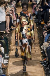 defile-michael-kors-automne-hiver-2019-2020-new-york-look-59.thumb.jpg.75cdab8f96adff190a1e2365eece6667.jpg