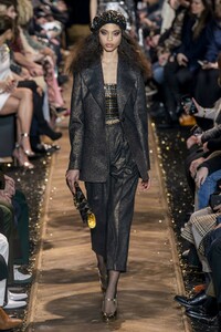 defile-michael-kors-automne-hiver-2019-2020-new-york-look-60.thumb.jpg.07cc0bcc548f6db55d79b3dcef1f523e.jpg