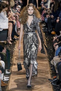 defile-michael-kors-automne-hiver-2019-2020-new-york-look-61.thumb.jpg.0a04865a576b336a953d8720132783c1.jpg