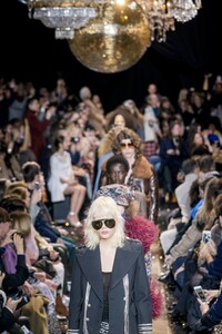 defile-michael-kors-automne-hiver-2019-2020-new-york-look-77.thumb.jpg.5bb0761af309619109b5777536aa96e5.jpg