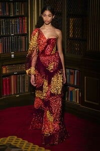 defile-peter-pilotto-automne-hiver-2019-2020-londres-look-22.thumb.jpg.6cabab4e9ca3c477889ea0be708c146e.jpg
