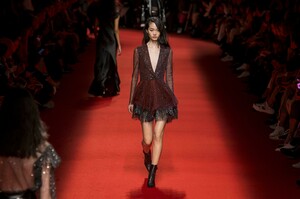 defile-philosophy-di-lorenzo-serafini-automne-hiver-2019-2020-milan-look-25.thumb.jpg.c2a4214167c24c32cf427900fc897415.jpg