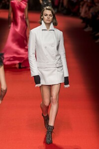 defile-philosophy-di-lorenzo-serafini-automne-hiver-2019-2020-milan-look-9.thumb.jpg.2c5fca9d61a8b628c89fc304a019c0fa.jpg