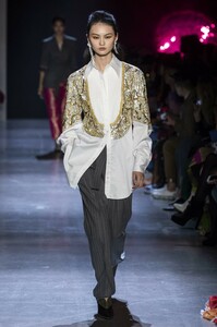 defile-prabal-gurung-automne-hiver-2019-2020-new-york-look-26.thumb.jpg.111e49c8c397e91f617cdd1f587d1027.jpg