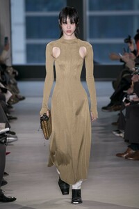 defile-proenza-schouler-automne-hiver-2019-2020-new-york-look-11.thumb.jpg.892c740eabf4540a1b4b0de9e28b8212.jpg