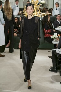 defile-ralph-lauren-printemps-ete-2019-new-york-look-13.thumb.jpg.66de2339223b87c3299a82da412f5281.jpg