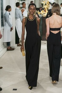 defile-ralph-lauren-printemps-ete-2019-new-york-look-24.thumb.jpg.3d6494c5a7ad854e233a54b8e90d9355.jpg