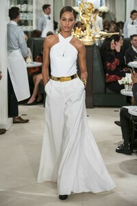 defile-ralph-lauren-printemps-ete-2019-new-york-look-25.thumb.jpg.f6bfb99905778a6c754dbdd78026cf37.jpg