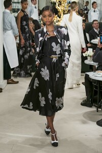 defile-ralph-lauren-printemps-ete-2019-new-york-look-29.thumb.jpg.a97397569886ab26706f793a6cb6c3d0.jpg