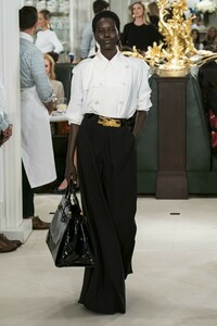 defile-ralph-lauren-printemps-ete-2019-new-york-look-4.thumb.jpg.e0c8ec411f8995aed7e6aeb7d1559b07.jpg