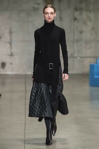 defile-tibi-automne-hiver-2019-2020-new-york-look-43.thumb.jpg.ae76c1f618b3186082ee3174ea92f9fe.jpg