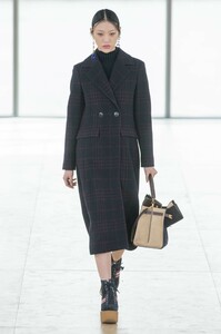 defile-tory-burch-automne-hiver-2019-2020-new-york-look-24.thumb.jpg.3bb5c8605e4db46aa708b215f441749b.jpg