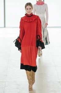 defile-tory-burch-automne-hiver-2019-2020-new-york-look-30.thumb.jpg.163c69a7d87228c58bc558425f15caa9.jpg