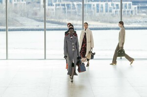 defile-tory-burch-automne-hiver-2019-2020-new-york-look-44.thumb.jpg.40ad500266832b2ecc0761069cccfe54.jpg
