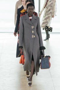 defile-tory-burch-automne-hiver-2019-2020-new-york-look-45.thumb.jpg.188dec5c4bd7a543957327602054807a.jpg